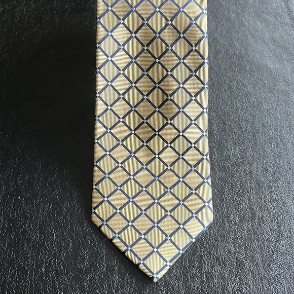 Nautica Yellow, Black & White Silk Tie - Picture 2 of 5